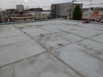 川崎市中原区にて屋上とルーフの防水工事を行いました。